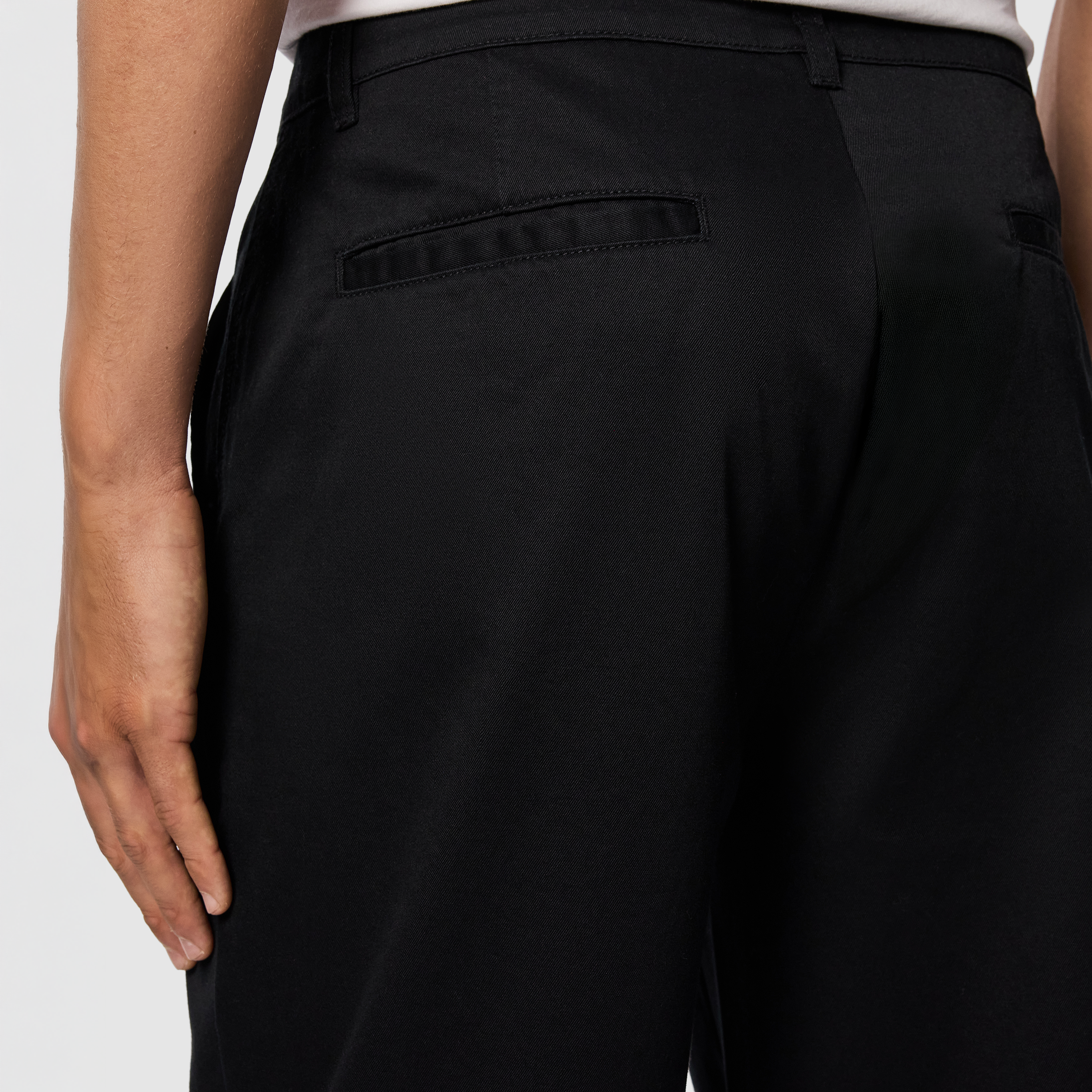 Black Dixon Loose Chino