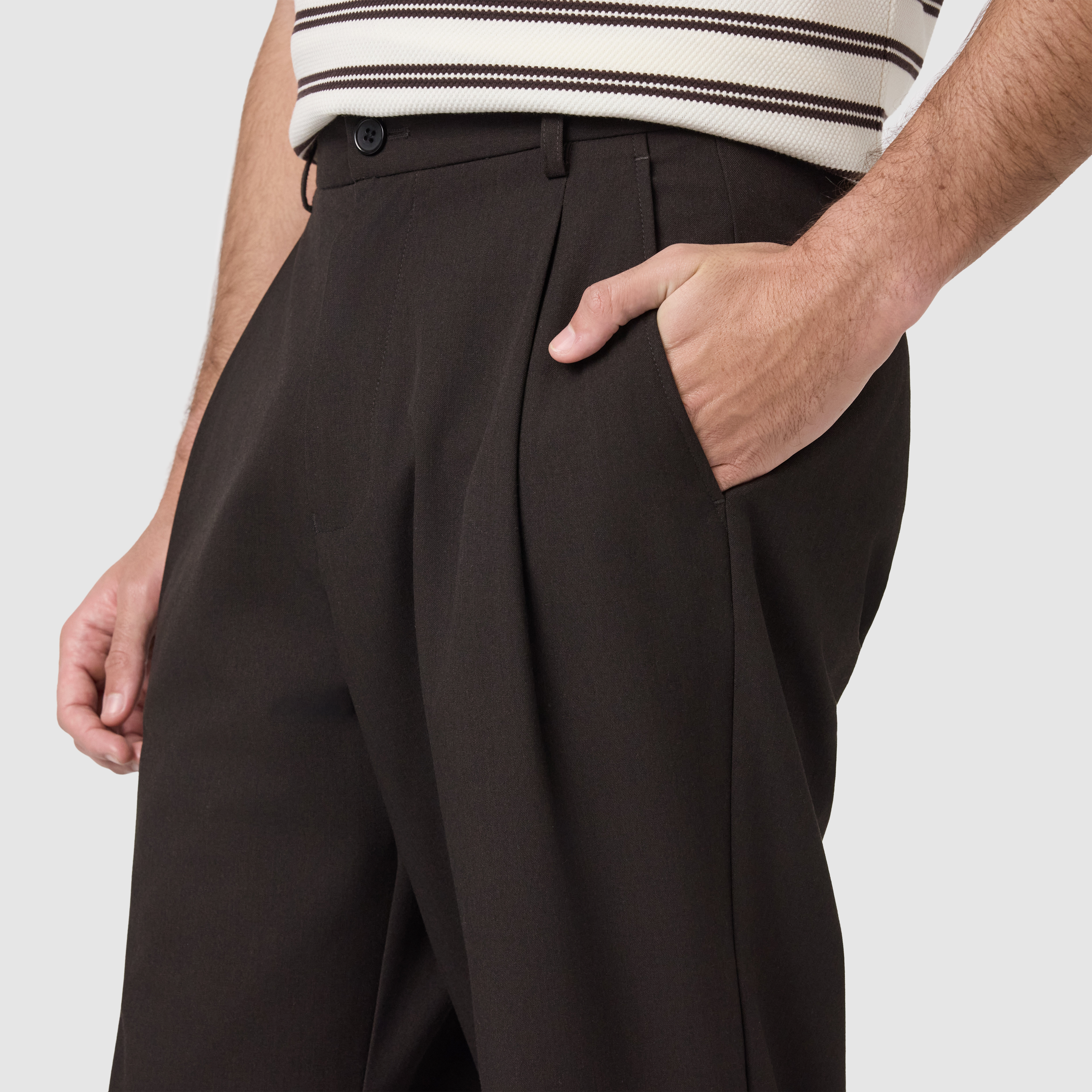 Chocolate Hendon Pleated Stretch Pant